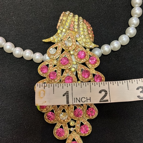 Versatile Stretchy Faux Pearls & Peacock Charm Hand Design Necklace and Pendant - Picture 16 of 17